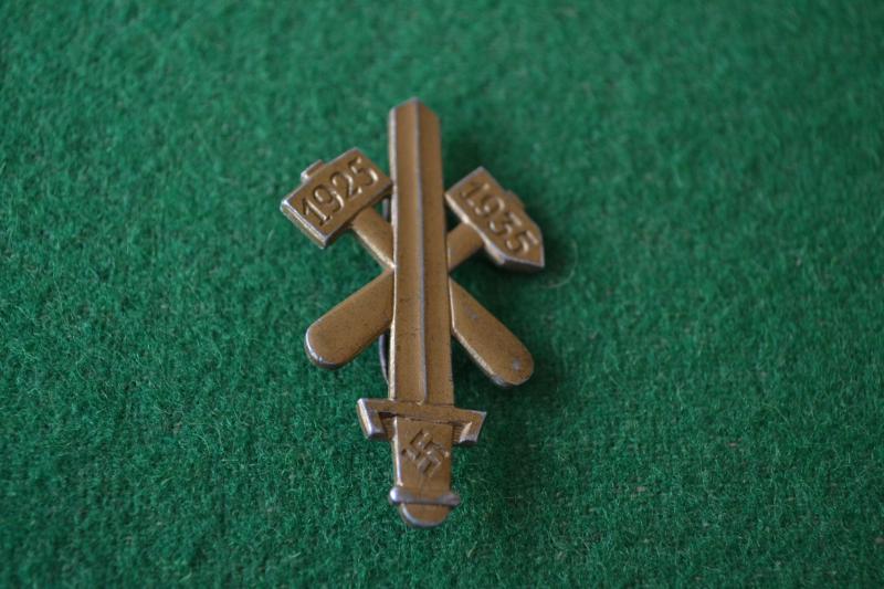 Gau Essen Badge.