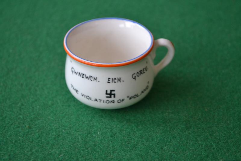 Novelty Ash Pot.